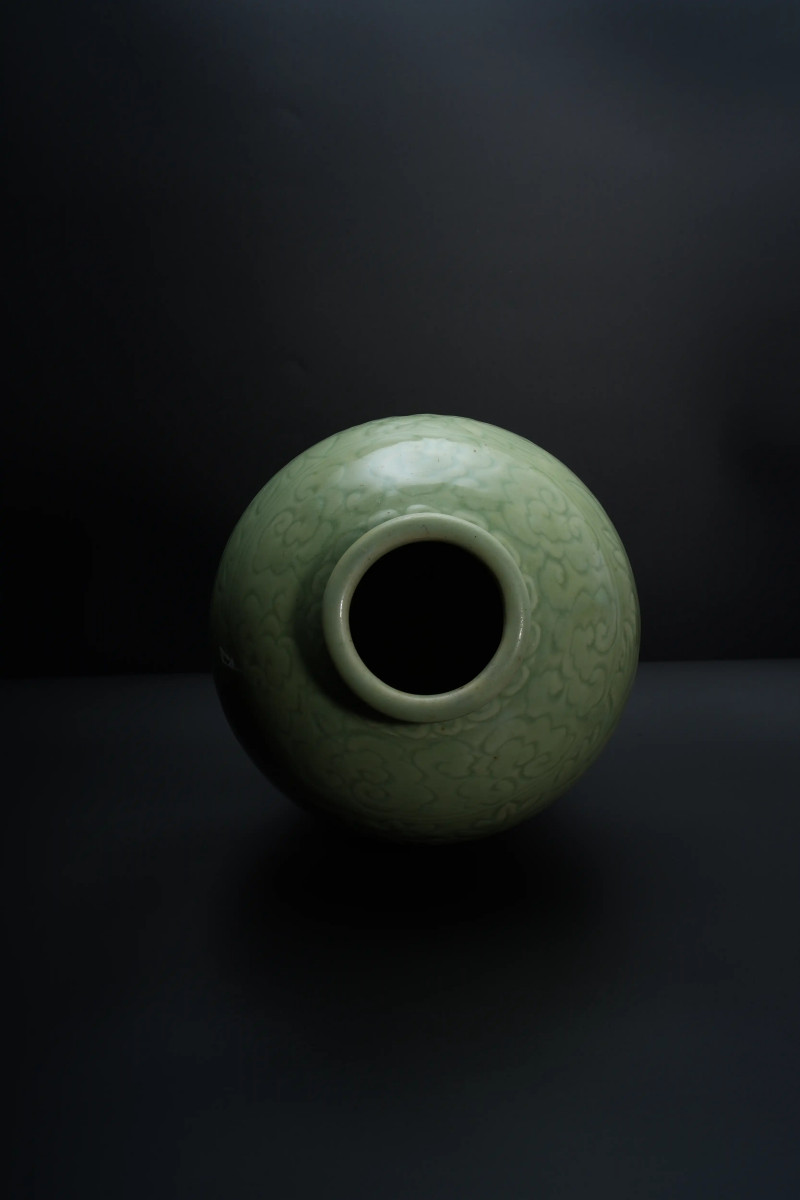 龙泉窑缠枝牡丹青瓷罐 - 图3