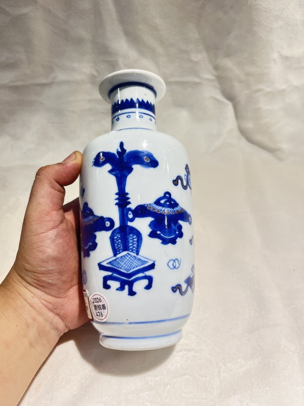 青花釉里红博古纹棒槌瓶 - 图6