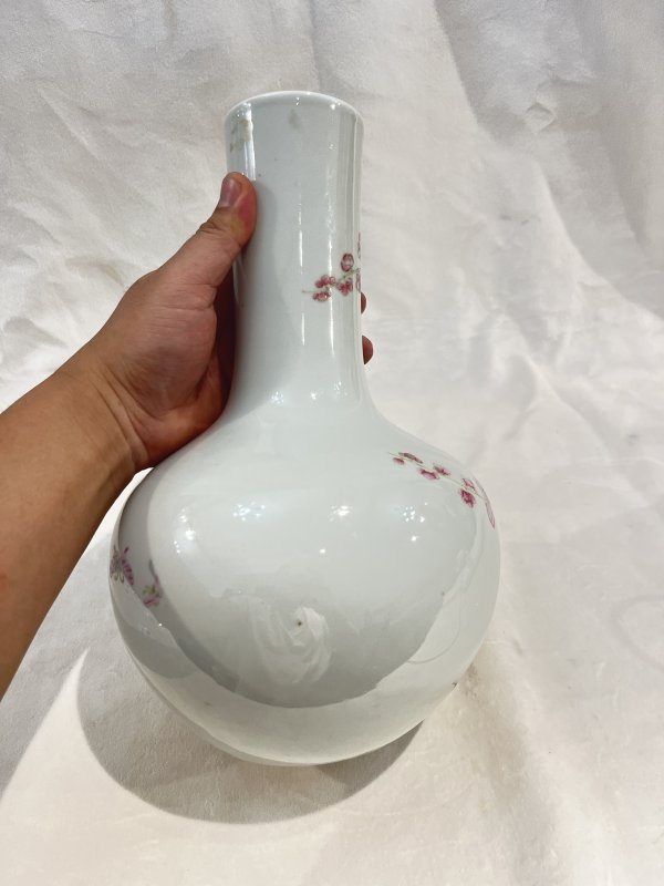 粉彩梅花纹天球瓶 - 图6