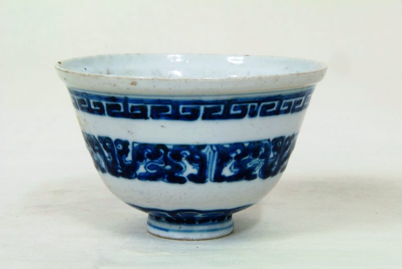 清乾隆 青花夔龙纹茶圆成对 - 图7