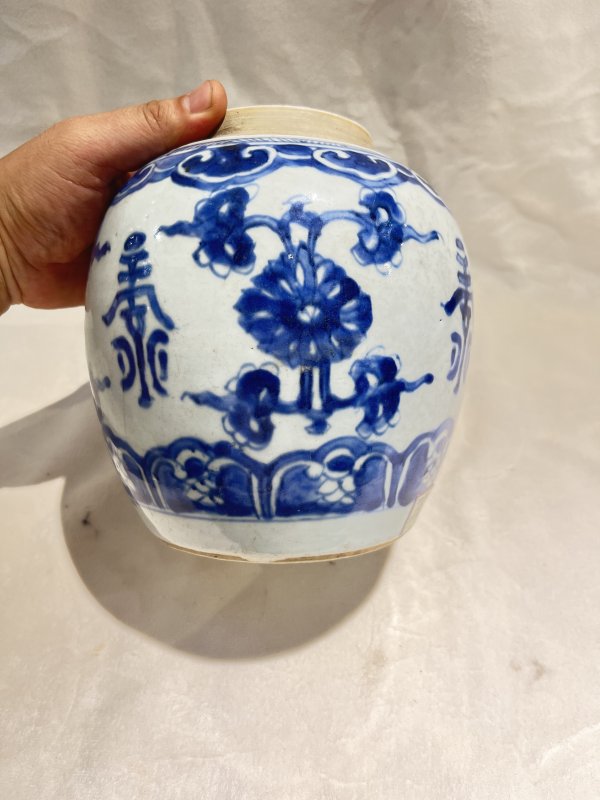 青花花间寿字纹罐 - 图3