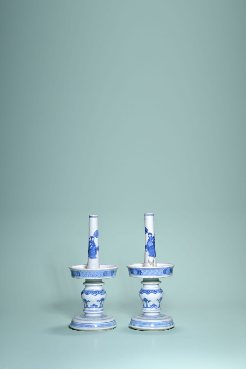 明末清初 青花人物故事图烛台成对 - 图3