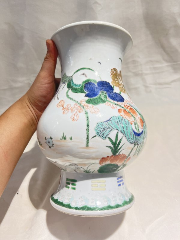 五彩描金荷塘纹尊 - 图5