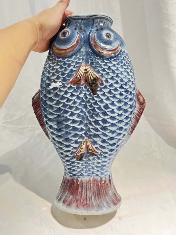 青花釉里红双鱼形花插 - 图3
