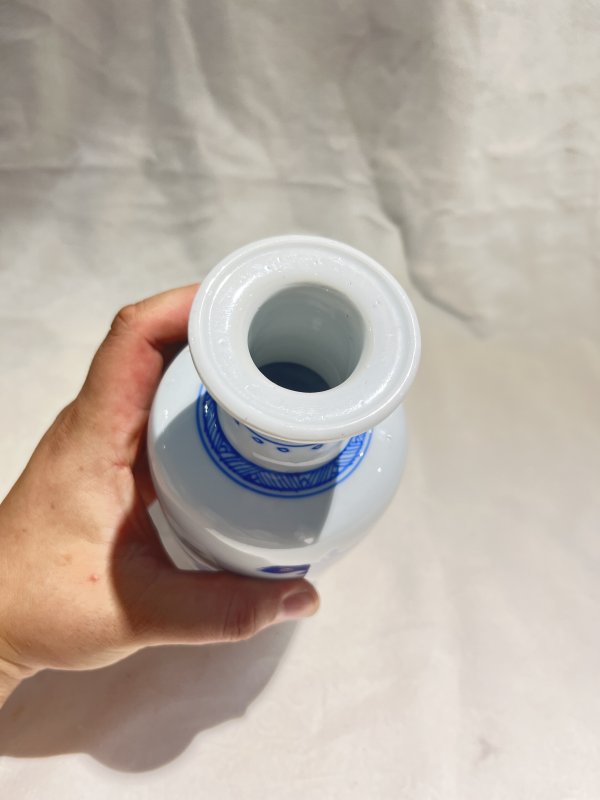 青花釉里红博古纹棒槌瓶 - 图7