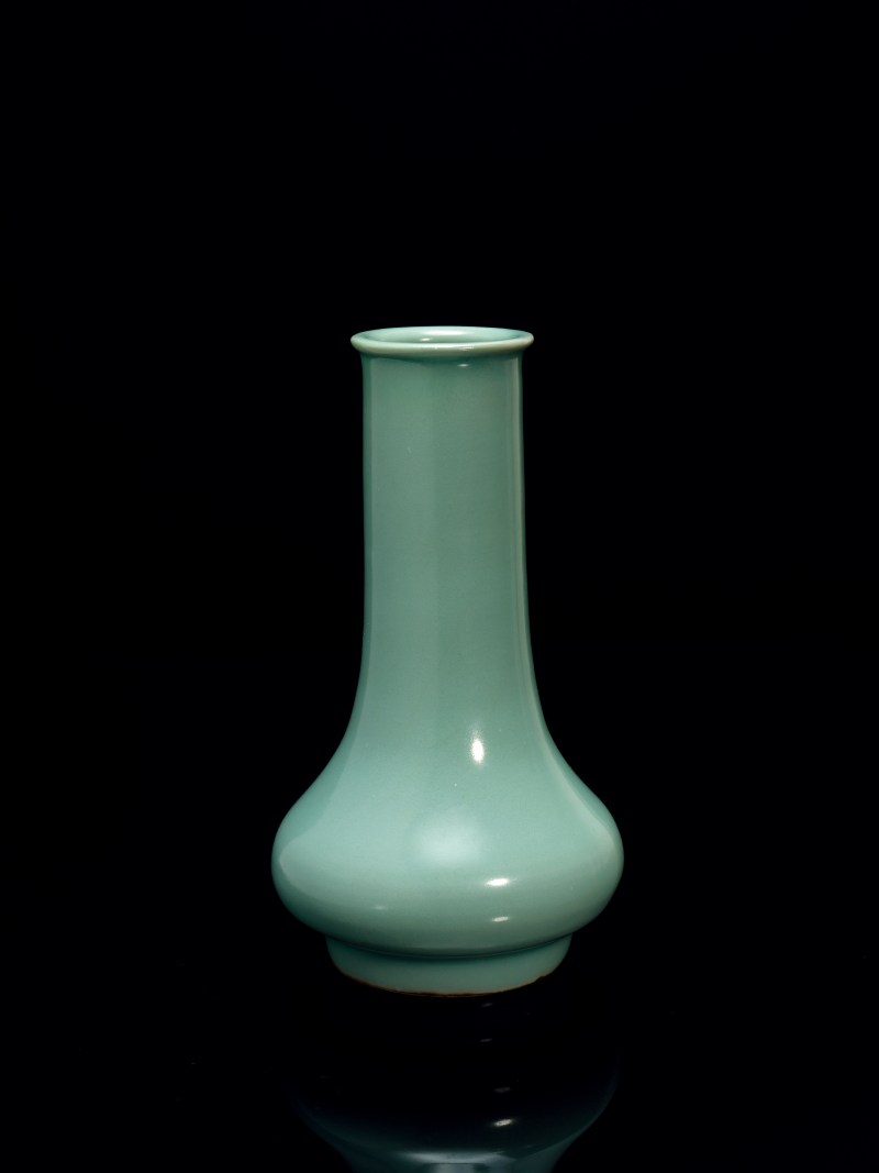 龙泉窑粉青釉直颈瓶
