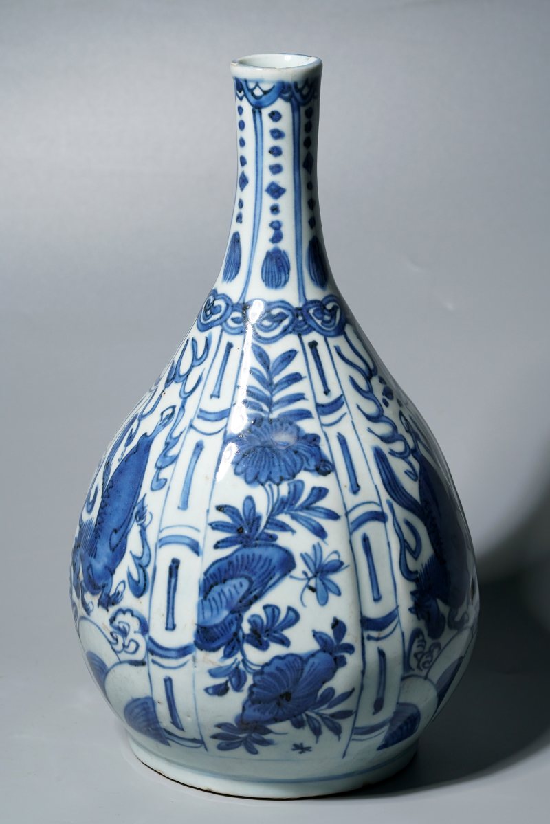 明万历 青花克拉克海马纹瓶 - 图4