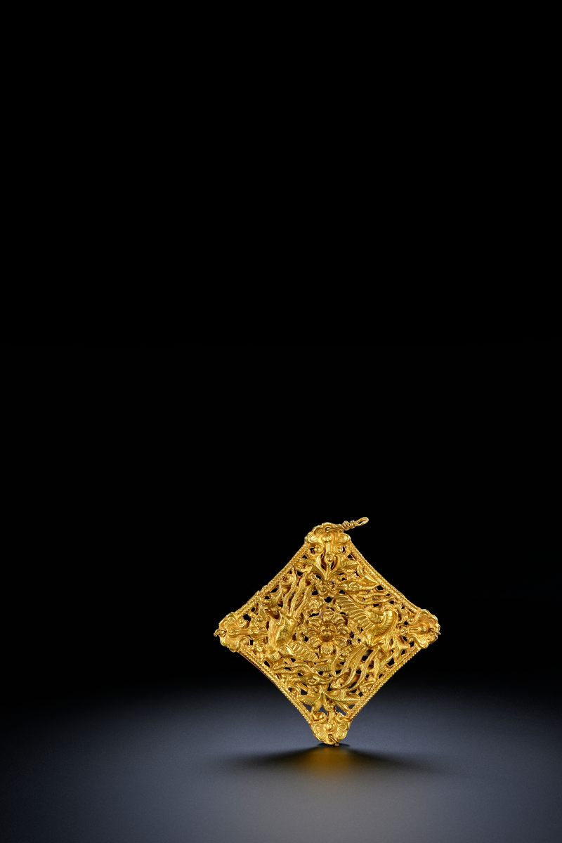 明 金镂空凤穿牡丹纹香囊 - 图3