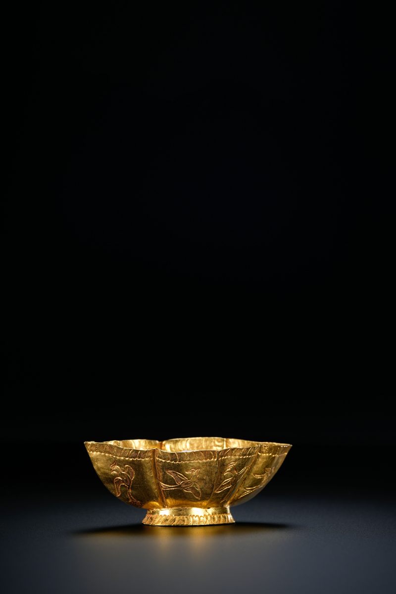 明 海棠形凤鸟纹小金盏 - 图2