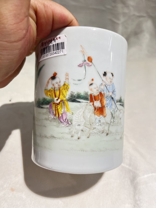 粉彩婴戏纹笔筒 - 图10