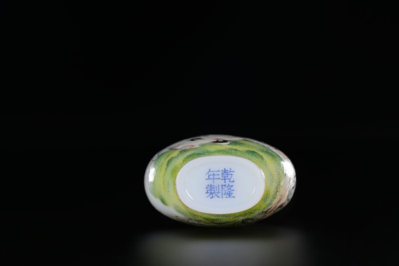 清乾隆 料胎珐琅彩萱草花鸟纹烟壶 - 图4