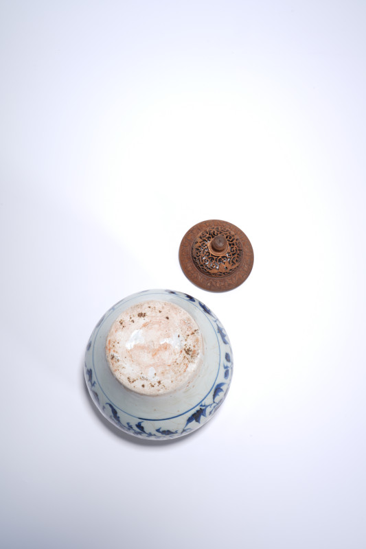 青花缠枝花卉罐 - 图2