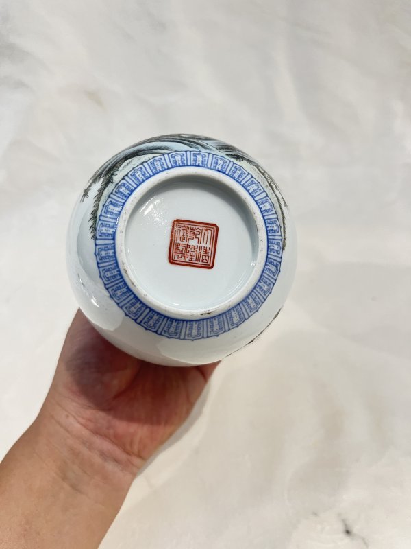 粉彩孔雀诗文灯笼瓶一对 - 图9