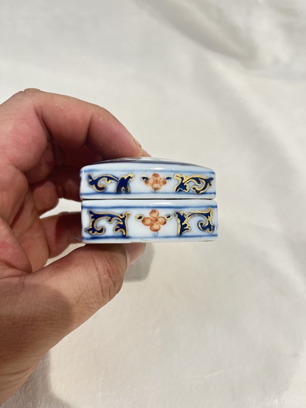 青花粉彩人物纹印盒 - 图6