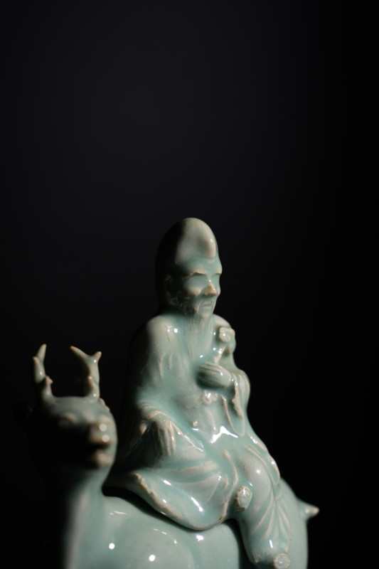 龙泉窑寿星骑鹿造像 - 图4