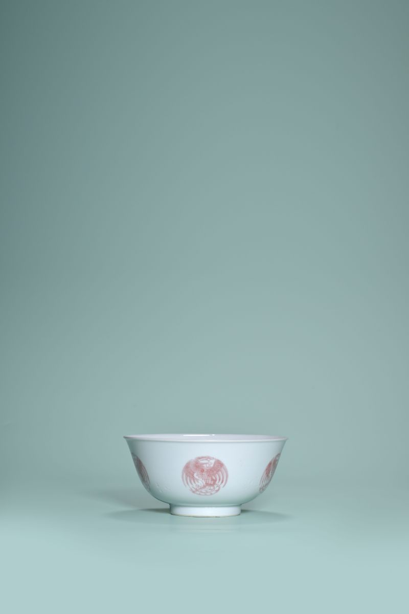 清道光 釉里红团凤纹碗 - 图2