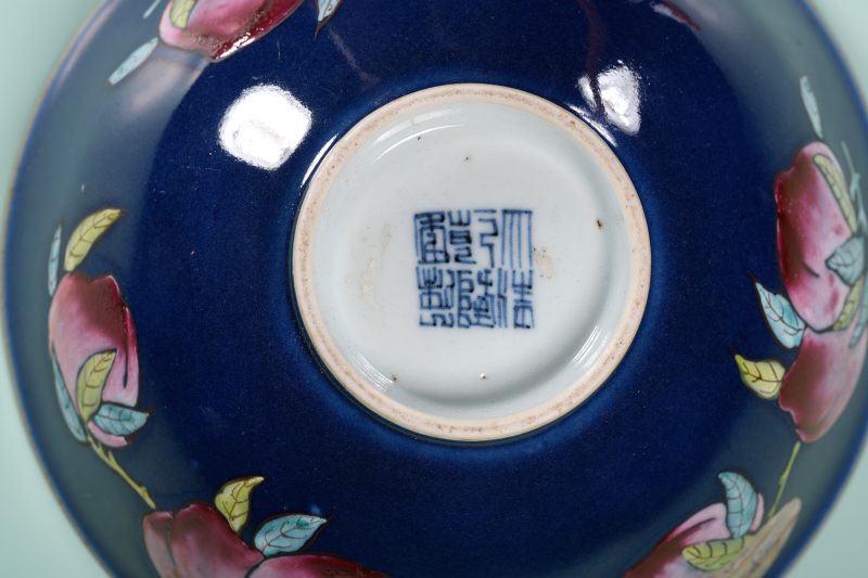 清 蓝釉粉彩寿桃纹碗成对 - 图7