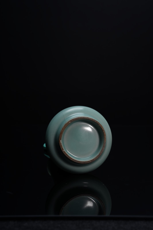 龙泉窑粉青釉直颈瓶 - 图2