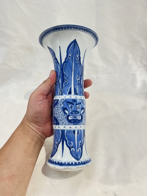 青花兽面纹花觚 - 图3