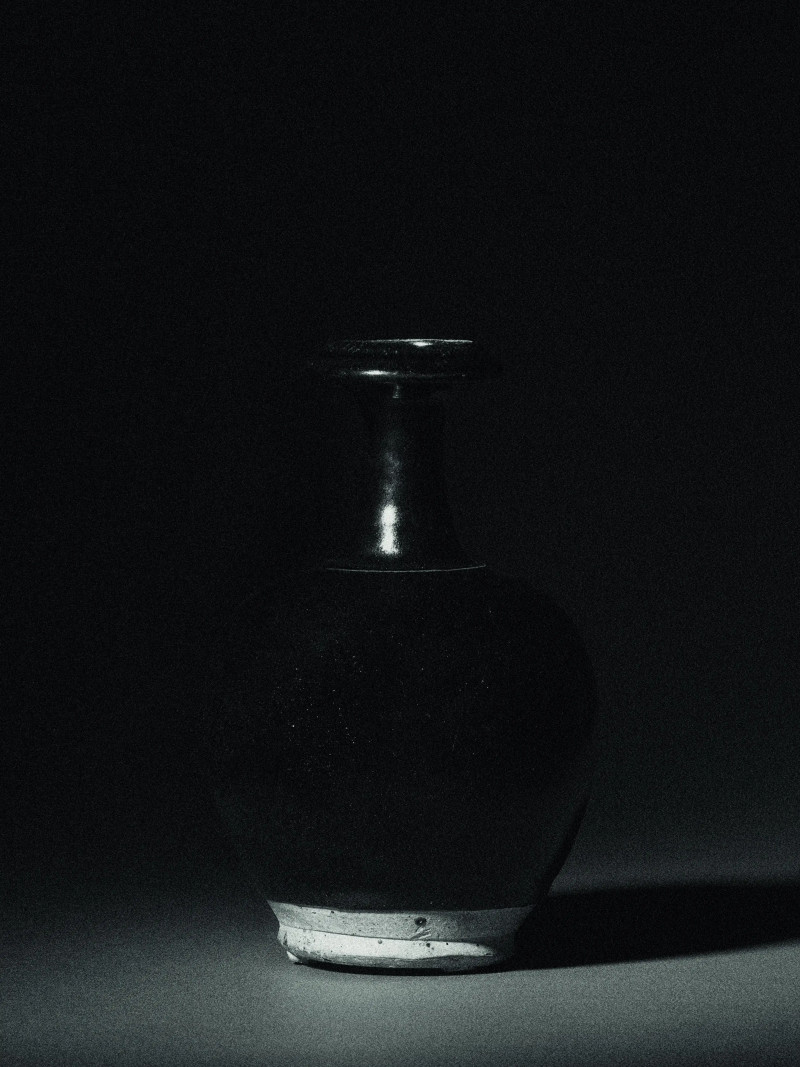 明 耀州窑黑釉净瓶