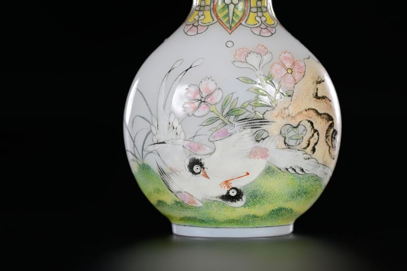 清乾隆 料胎珐琅彩萱草花鸟纹烟壶 - 图6