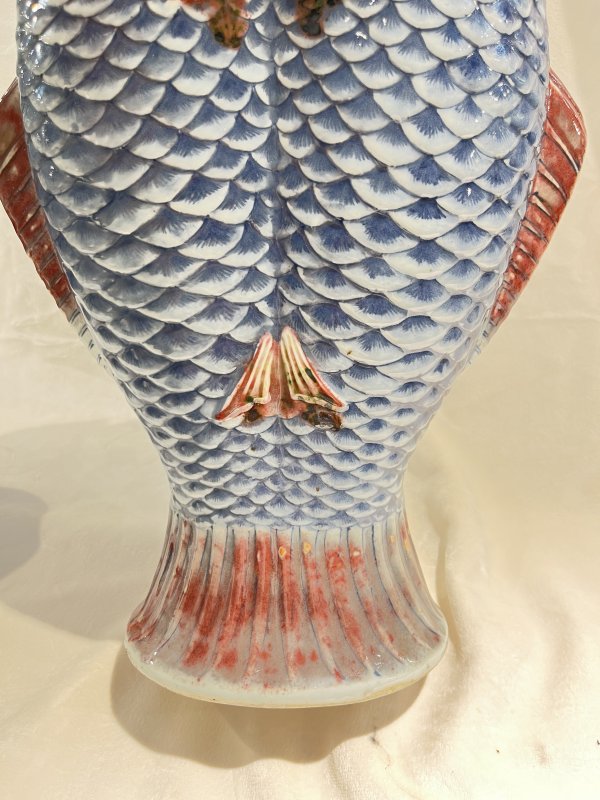 青花釉里红双鱼形花插 - 图13