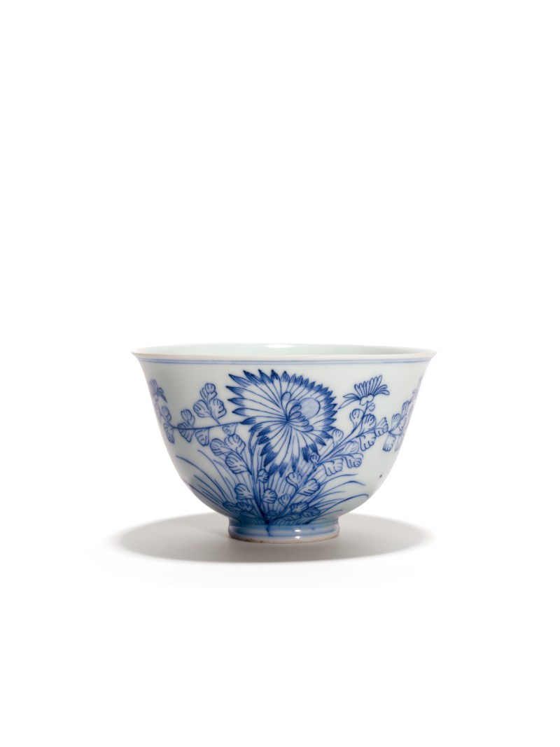 青花淡描菊纹杯