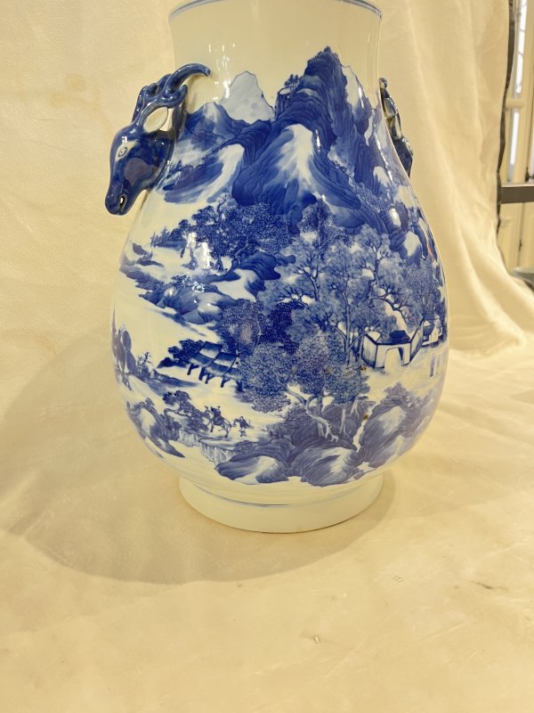 青花山水人物纹鹿头尊 - 图7