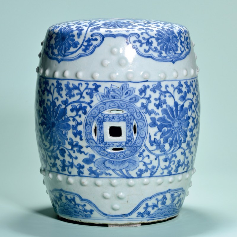 清中期 青花缠枝莲纹迎手 - 图1