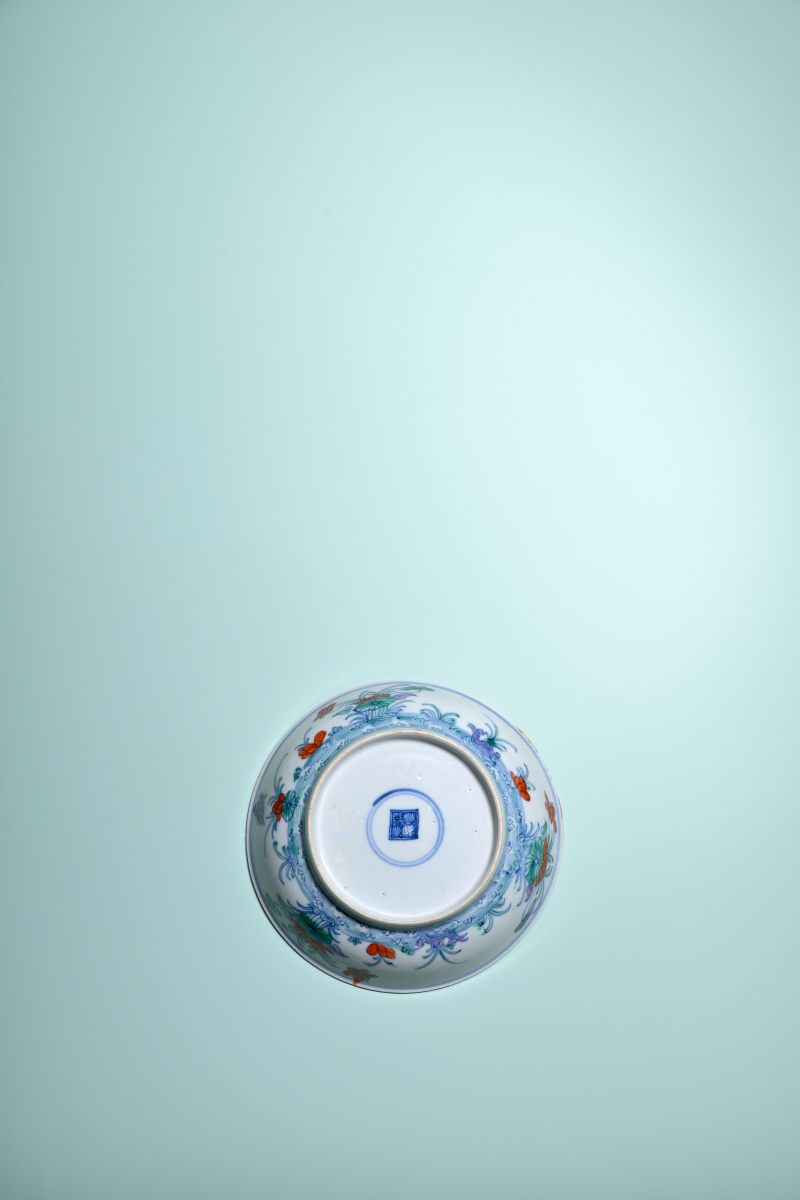 清雍正 青花五彩荷塘清趣图盘 - 图2