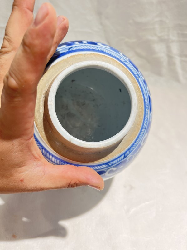 青花花间寿字纹罐 - 图8