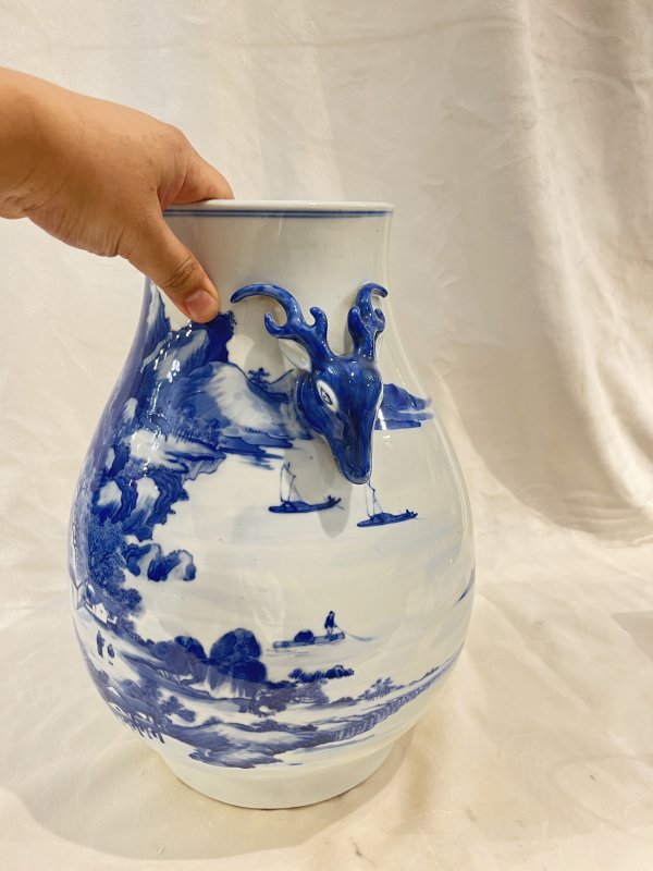青花山水人物纹鹿头尊 - 图8