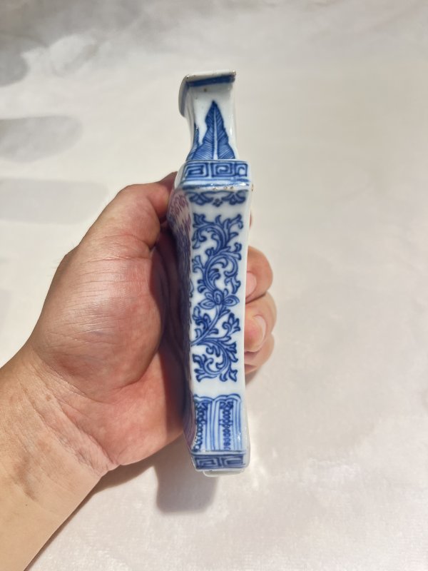 青花缠枝莲纹璧瓶 - 图4