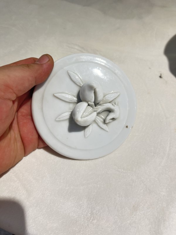 德化白瓷梅花纹盖罐 - 图10