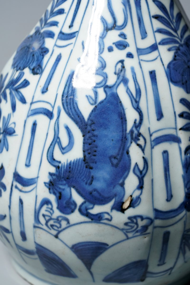 明万历 青花克拉克海马纹瓶 - 图9