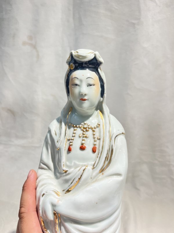 “邓荣昌”白釉加彩观音 - 图12
