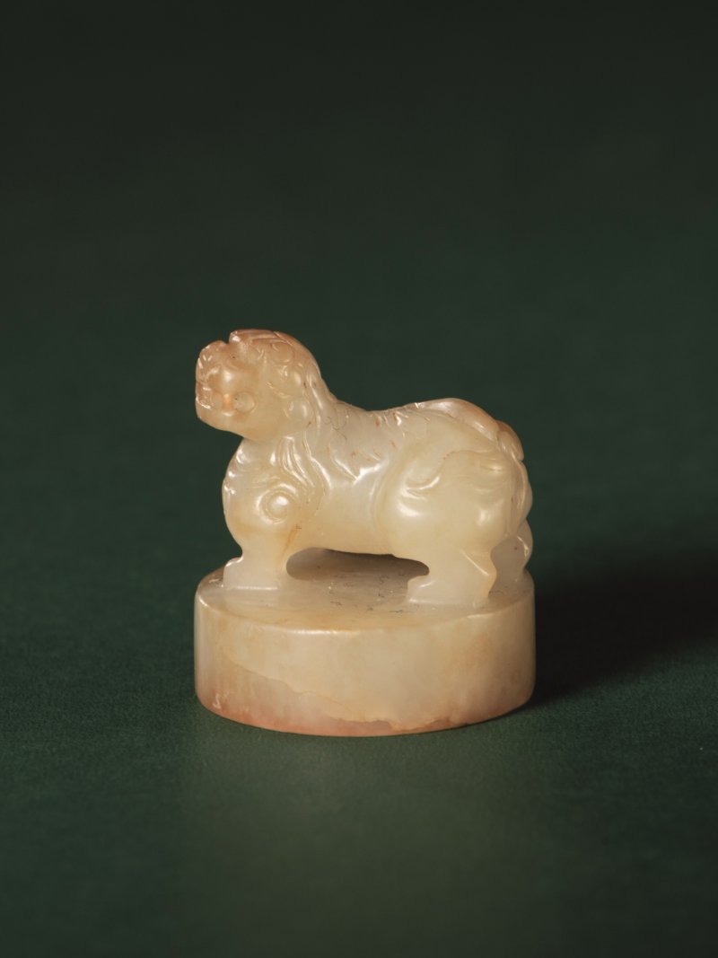 明 白玉红沁兽钮圆章