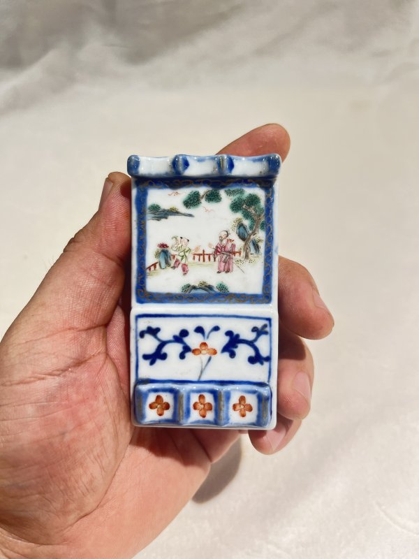 青花加彩人物纹墨床 - 图9