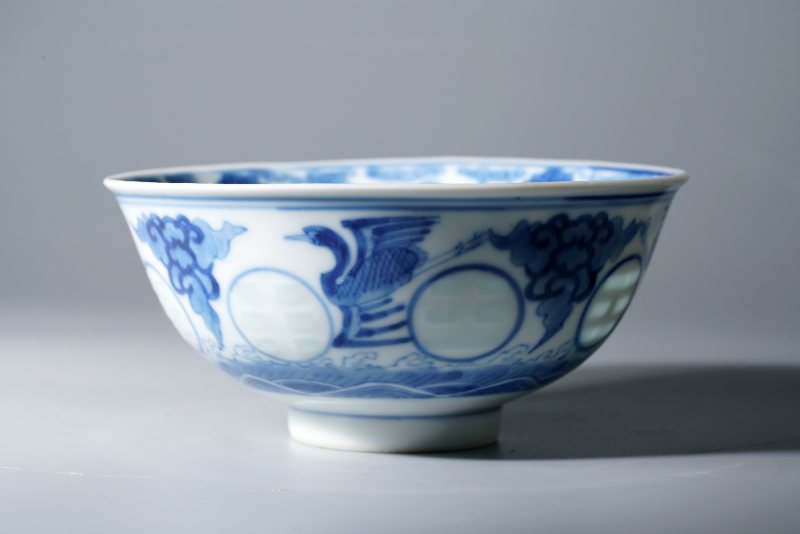 清光绪 青花云鹤玲珑八卦纹碗 - 图6