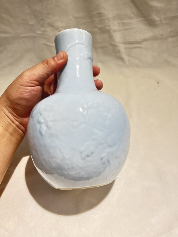 天青釉三多纹天球瓶一对 - 图12