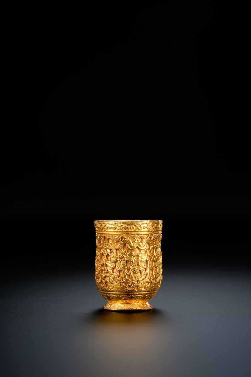 明 錾刻夔龙纹金杯 - 图2