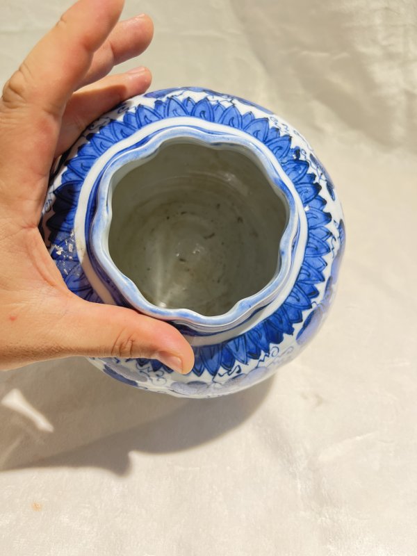 青花葡萄纹瓜棱罐 - 图7