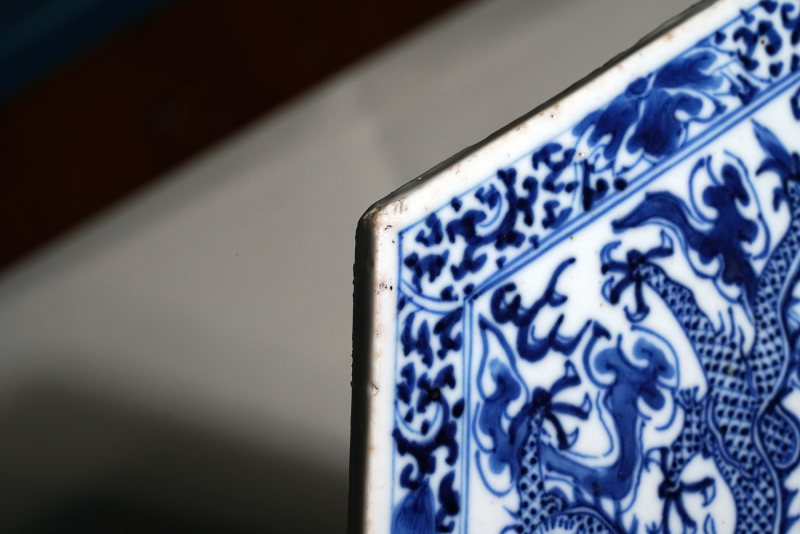 清中期 青花三龙六方瓷板插屏 - 图12
