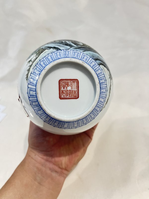 粉彩孔雀诗文灯笼瓶一对 - 图14