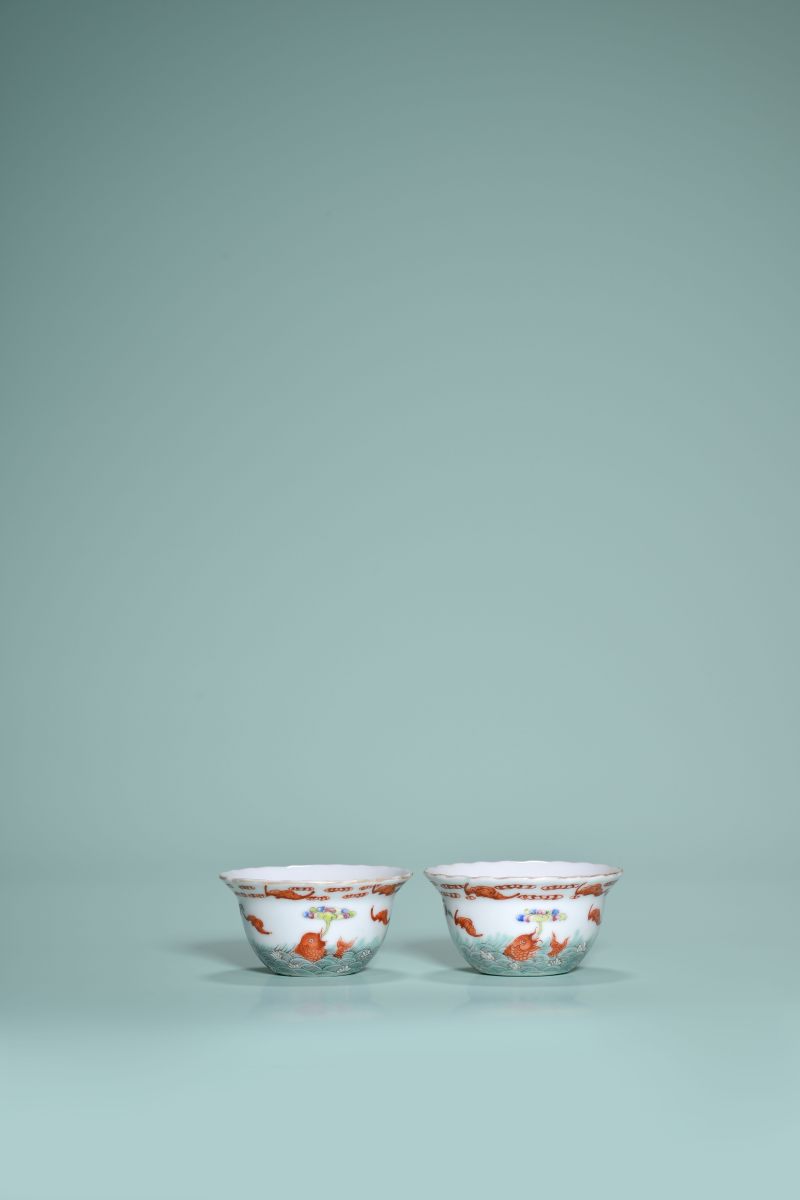 清嘉庆 粉彩鱼化龙花口小盅成对 - 图2