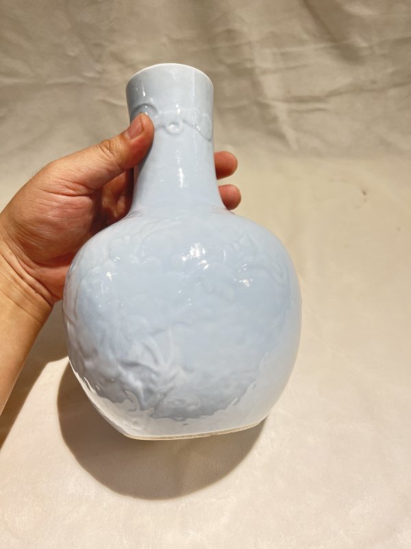 天青釉三多纹天球瓶一对 - 图13