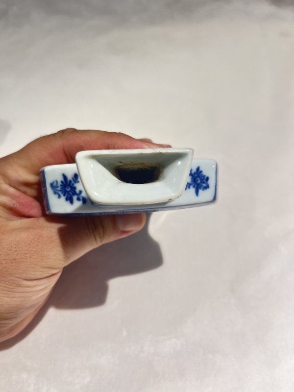青花缠枝莲纹璧瓶 - 图7