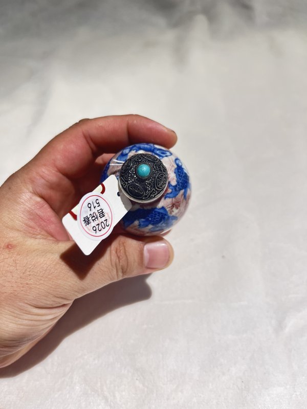 青花釉里红海水瑞兽纹烟壶一对 - 图13