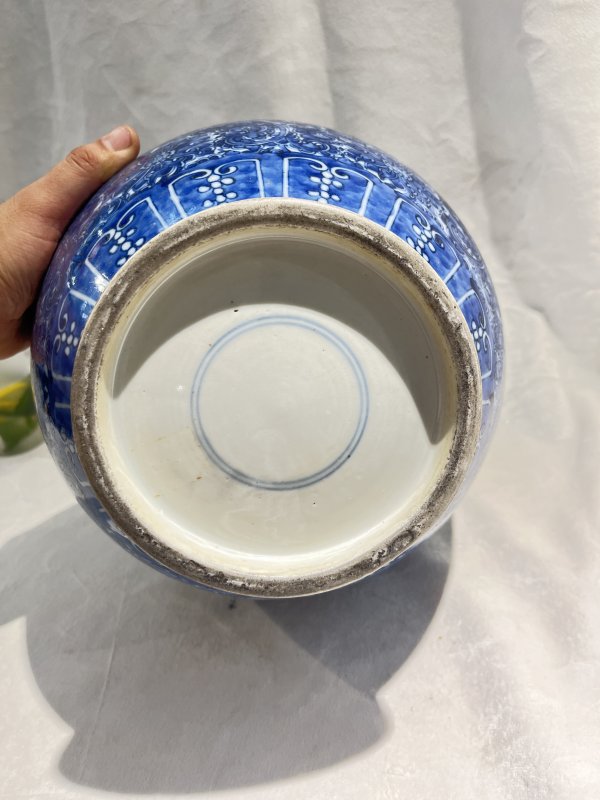 青花缠枝莲纹贯耳尊 - 图8