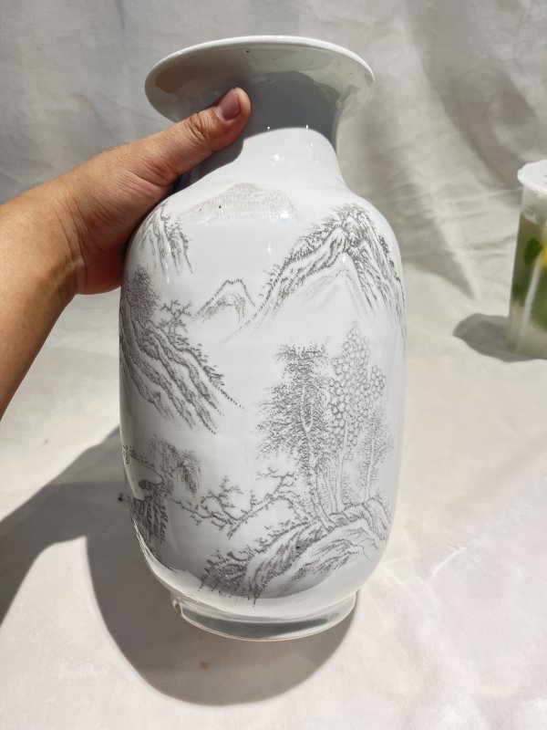 白釉刻瓷山水纹灯笼瓶 - 图3